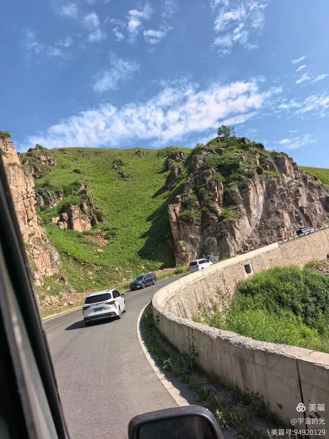 跨越天山的壮美风光