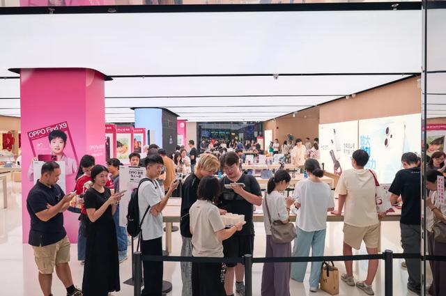 “追光红”爆卖缺货，为什么全市场都在抢一台OPPO手机？