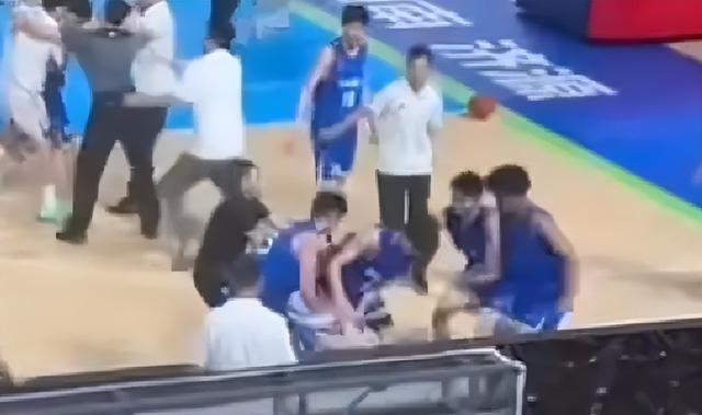 取消比赛！20人超级大乱斗！今年中国篮球第一严重冲突