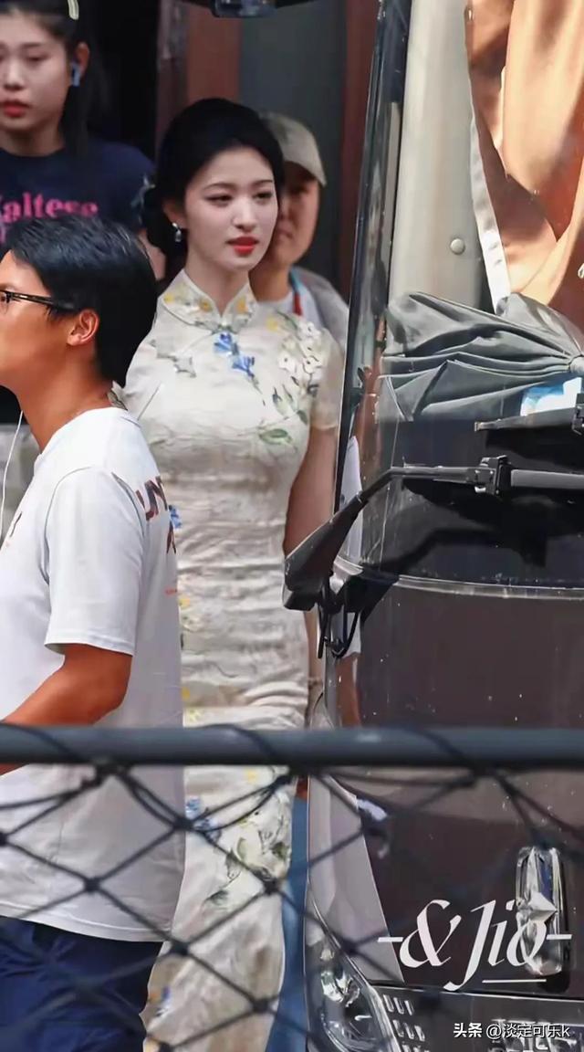 旗袍最美也只能穿成这样了吧？怎么还这么多人说故意拍丑的！