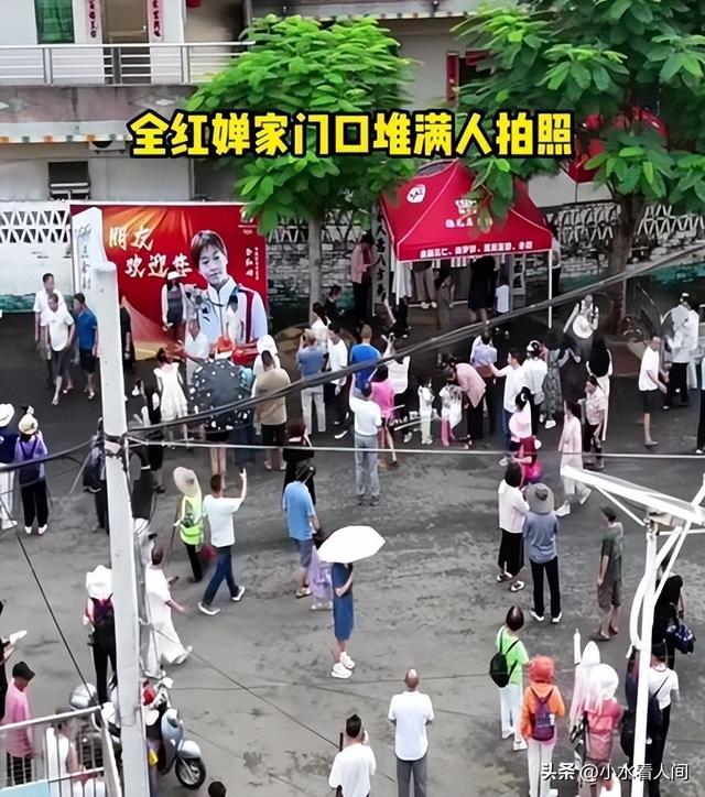 恶心一幕！全红婵老家新房封顶，大量无人机惹事，村民也跟着遭殃