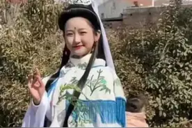 15岁女孩演“小观音”爆火出圈 笑容超治愈图片