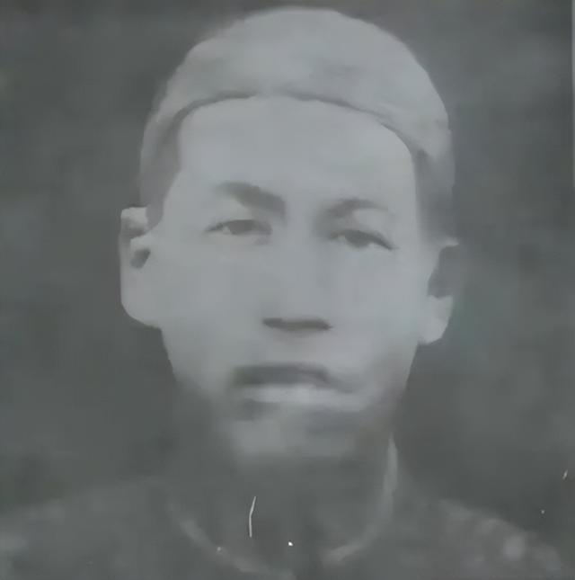 重庆挖出一具脚镣遗骸，调查后发现，竟是消失48年的红军师长