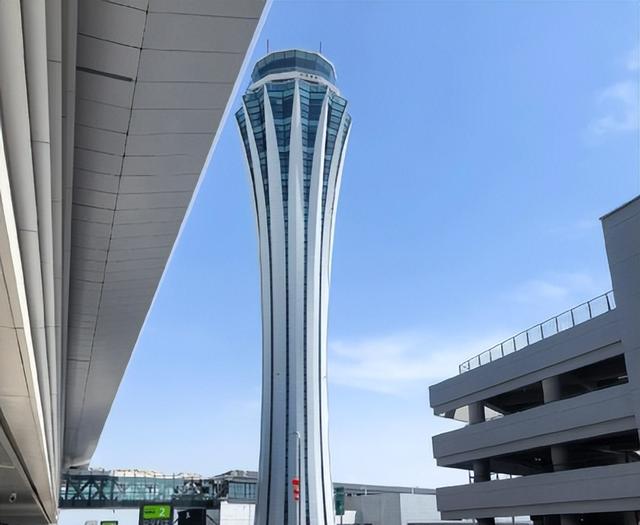 首富夫妻逃亡两年终落网，一人暴力抗法	，一人狂卷9.7亿海外被抓