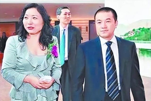 手握11万亩地皮，银行存七百多亿，她才是我国隐形“地产女首富”