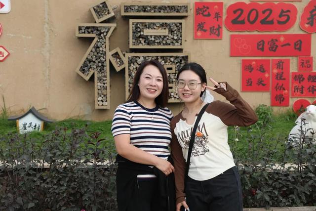 从“空心村”到“网红村”！石楼崖头村国庆爆火！民宿爆满、村民增收，这条致富路太燃了！