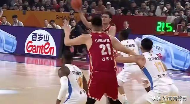 1分险胜！87-86绝杀复仇，北京男篮五人上双	，赛场火爆