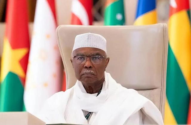 美国大兵压境	，以为吃定了伊朗？危急时刻，北京迎来一位特殊客人