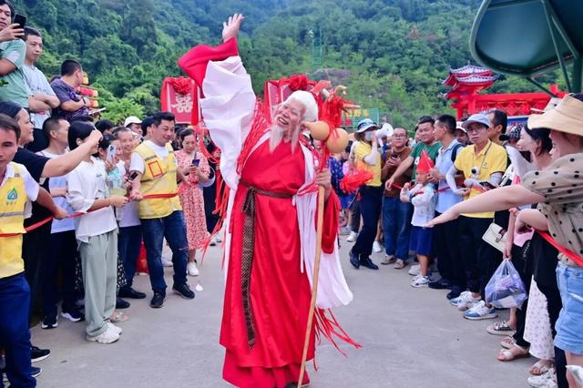 您的七夕男主角已就位！月老在线【包分配】，快来观音山解锁剧情
