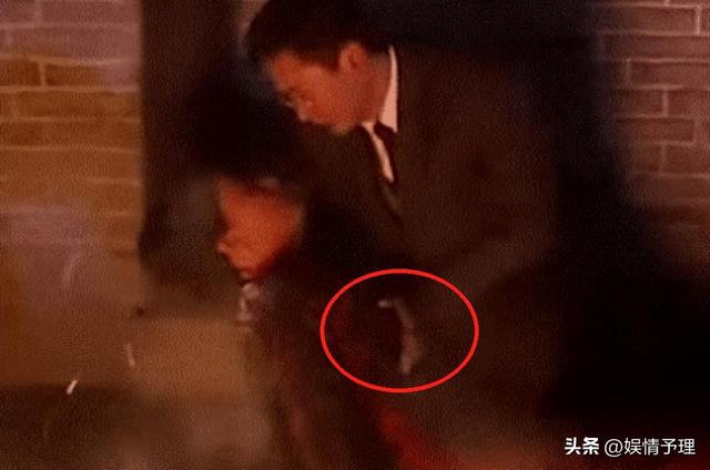 表面人模人样，做的事情却没眼看，强吻、袭胸，不过是冰山一角