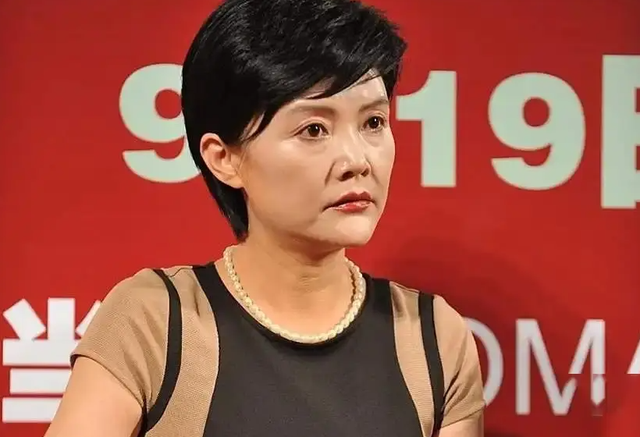 她11岁被导演看中	，与名导同居多年被抛弃，如今复出却无人问津