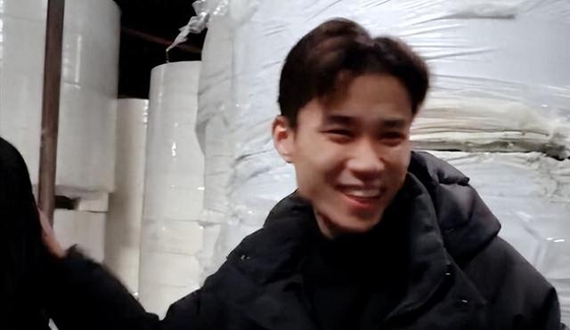 5年前，靠倒卖口罩一年赚60亿元	，住5万一夜酒店的他，如今咋样了