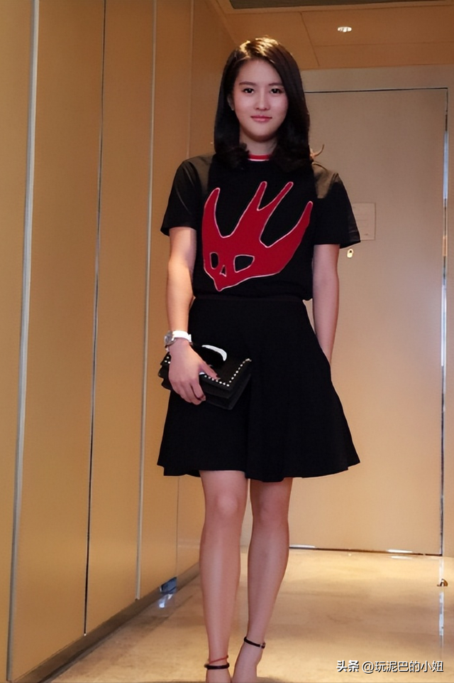 关系藏不住了！奥运冠军陈若琳放着霍启山不选 ，原来她喜欢这样的