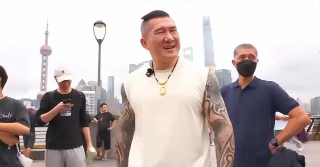 台湾网红馆长露出马脚？直播怒喷大陆网友	，网友：他太高看自己了