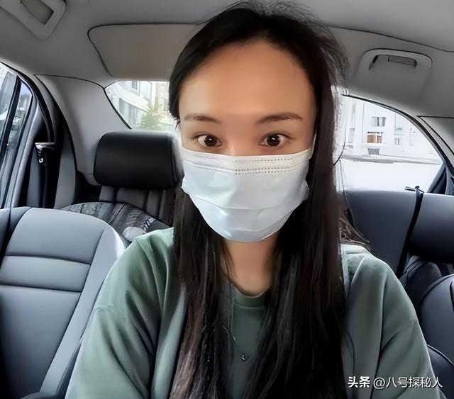 35岁郑爽近照曝光！形象管理失败，彻底成了素人	，在美日子舒坦了