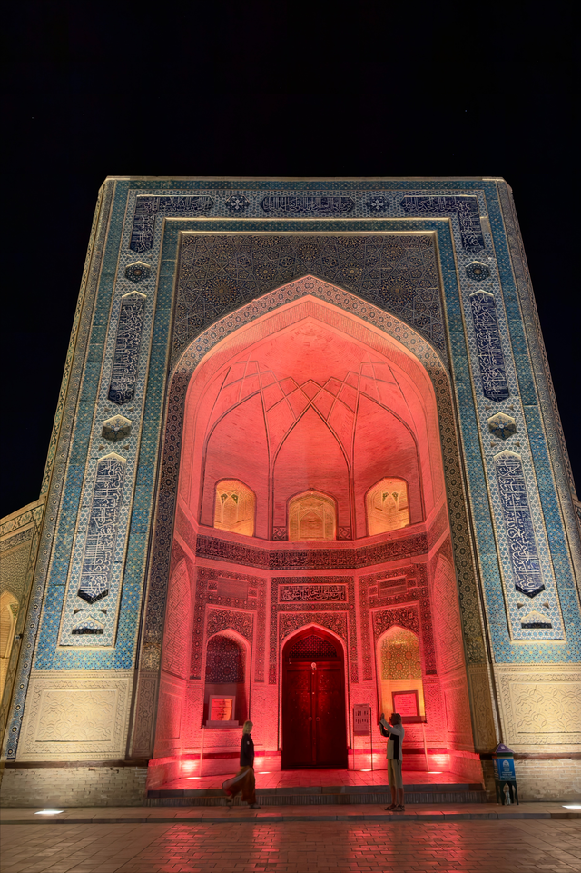 中亚旅游天花板，被戏称为“放大版新疆”，安全系数高，一眼千年