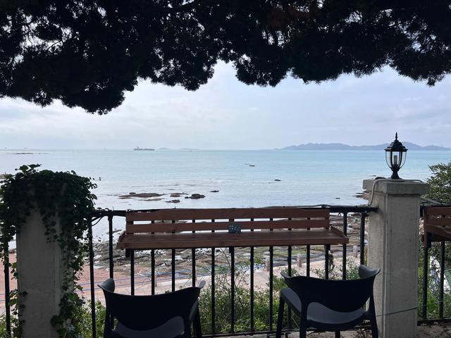 毗邻八大关，无敌海景、欧式建筑、葱郁柏树，这里一处宝藏景区。