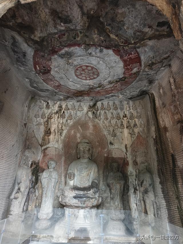 雨中游览“中国三大佛教石窟艺术宝库”之一的洛阳龙门石窟（上）