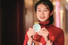 初中毕业去当流水线女工，五年后却成世界冠军，22岁成人生赢家图片