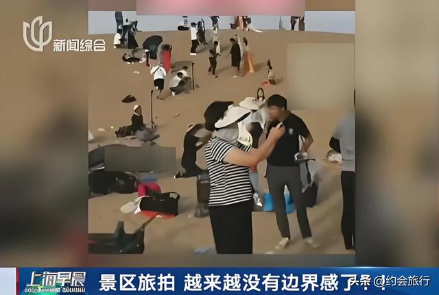 凤凰古城一大爷怒砸反光板：当景区旅拍占了风景，究竟谁来管？