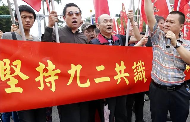 在中日关系敏感时期	，他竟然率团赴日访问，为了刷存在感毫无底线