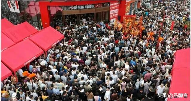 30万人次！70万枚9.9元鸡蛋售罄，又一零售巨头扑向“穷鬼超市”