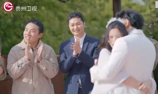 黄子韬求婚、领证、办婚礼，秀恩爱到腻，鹿晗恋爱七年却无果而终