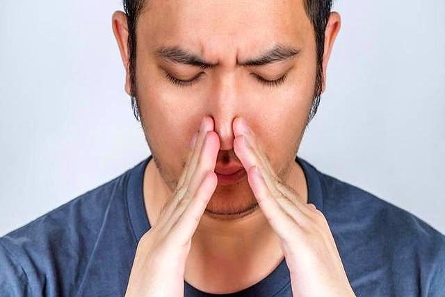 男性开始衰老，一般会有3松2大1处毛发变多，若没有	，还算年轻