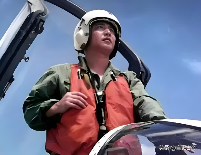 南海撞机王伟成功跳伞，为啥10万人都找不到他？直到20多年后才懂