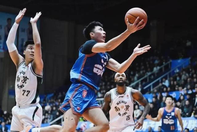 随着北京16分大胜，辽宁险胜，新疆爆冷，CBA排名出炉：北京升1