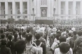 许世友在越南谅山干了什么？战后黎笋视察战场，面对废墟说不出话图片