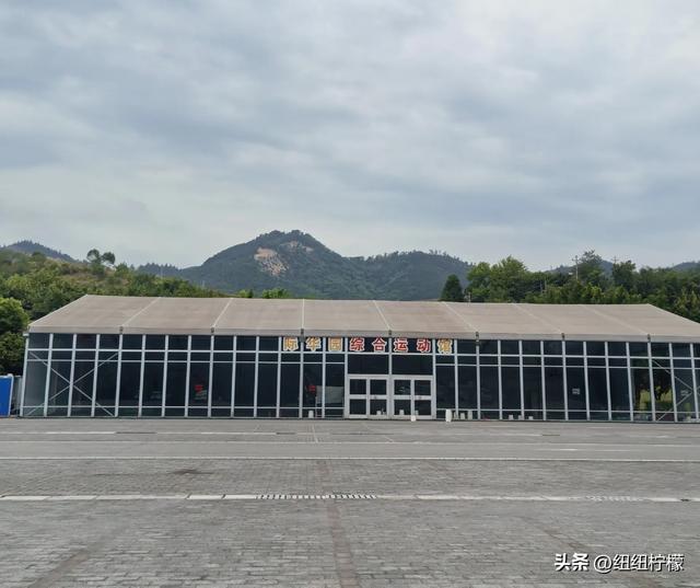 重庆这个景区是大人小孩共同的乐园，有极限运动中心还有滑雪馆