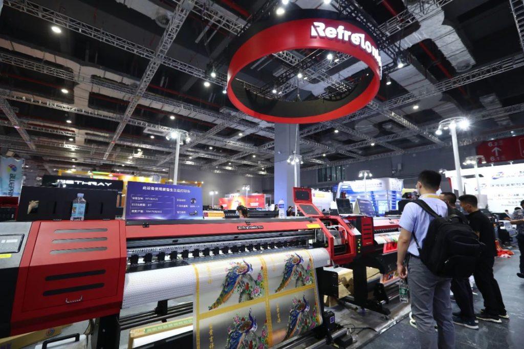 职场人士的得力助手,LEVEL8新品探界者商务双肩包——助你轻松应对工作挑战!