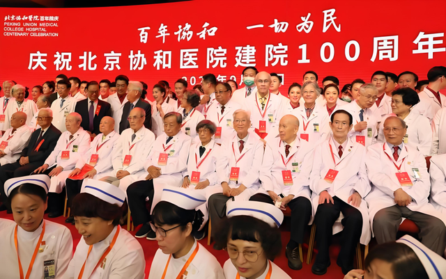 夫妻从安徽自驾3700公里送儿子去新疆上学！学医，要考虑地域性啊