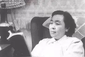 丁玲晚年时，外国记者采访她对毛泽东看法，丁：主席对我个人不错图片
