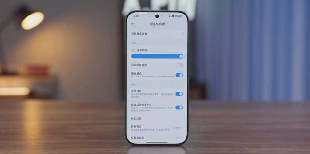 左手改名右手背屏，小米17 Pro真能对标苹果？