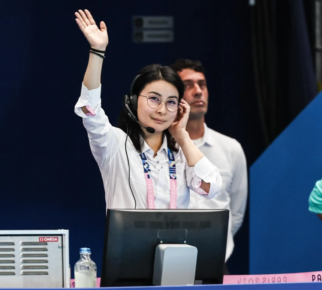 霍启刚没想到！44岁妻子和79岁老爸同时官宣喜讯，为霍家“争光”