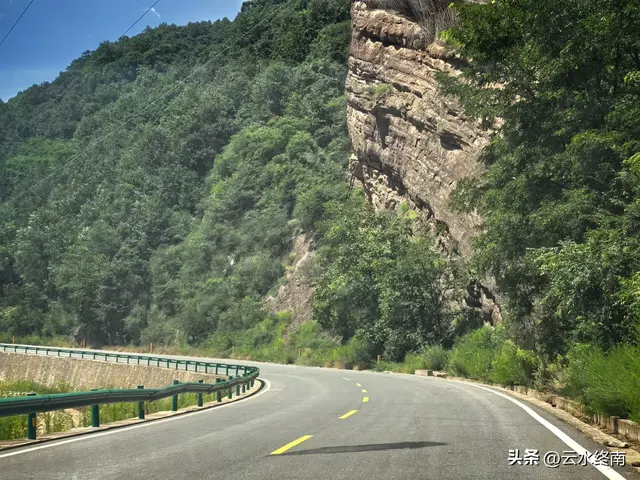 陕甘交界的千年古镇，有绝美高山草原和千年古道，现在却一片萧条