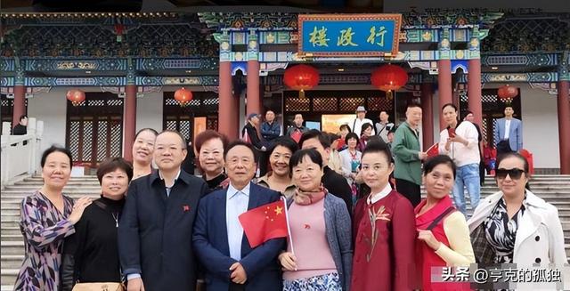包养10位情妇，睡觉翻牌生下11个私生子，75岁还在拼命生娃！