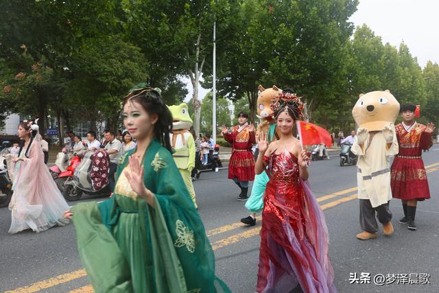 湖北：云梦国庆大巡游 楚韵风华映盛世 祥云欢歌庆华诞
