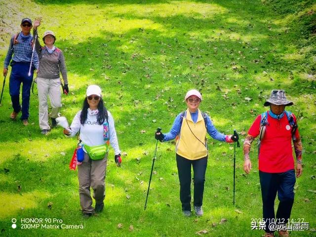 在阳光明媚的秋日里，我们走马街、三家村水库、团结乡滑草场，爽