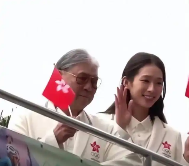 霍启山新恋情曝光不到1天，女方身份被扒光，整个霍家坐不住了！