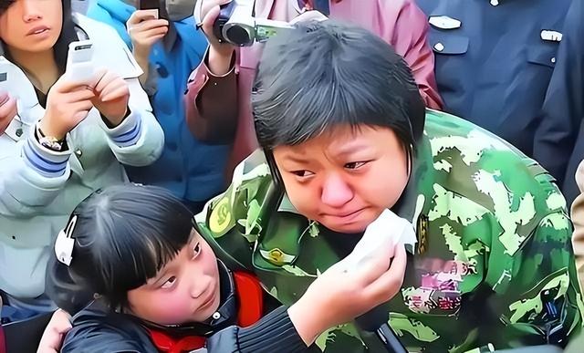 侵吞善款，贪污上亿？被实名举报后，53岁的韩红坐把椅子都成了错