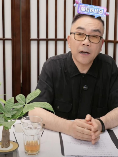 杨议被曝让正妻小三同吃住，带私生子回家，败光杨少华最后的体面