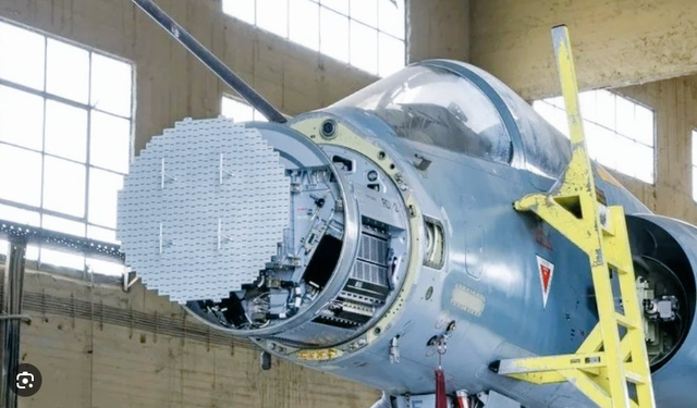 歼10C奔袭3千公里与土豪联训，台军看到机型两眼一黑，底牌全漏了