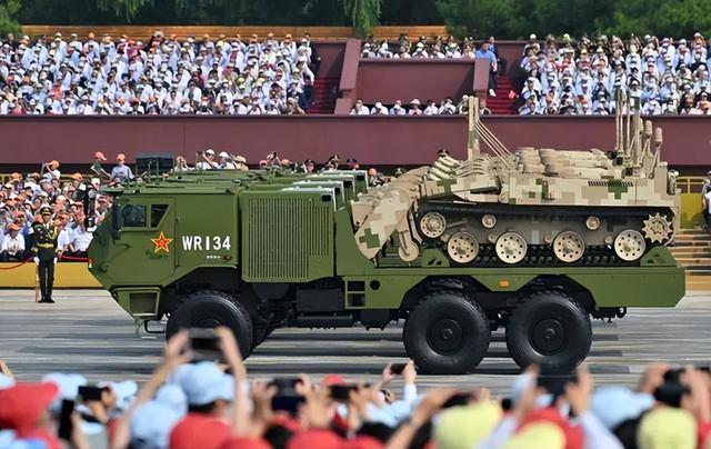 美国就算一动不动，中国20年也追不上，九三阅兵打了多少专家的脸
