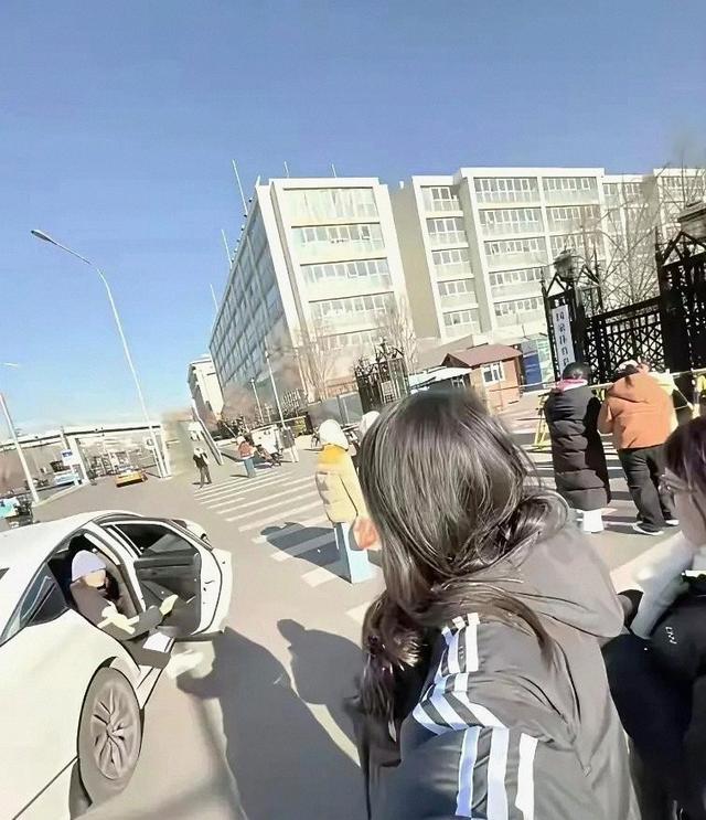 全红婵回队了，她变化很大，身高快170了吧，留了长发，气场更强