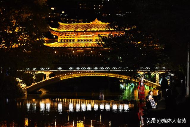 雷山西江苗寨初冬景色怡人吸引游客错峰出游