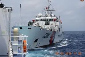 菲海警突传“捷报”，看着中国海警船10倍吨位优势，菲方不吱声了图片