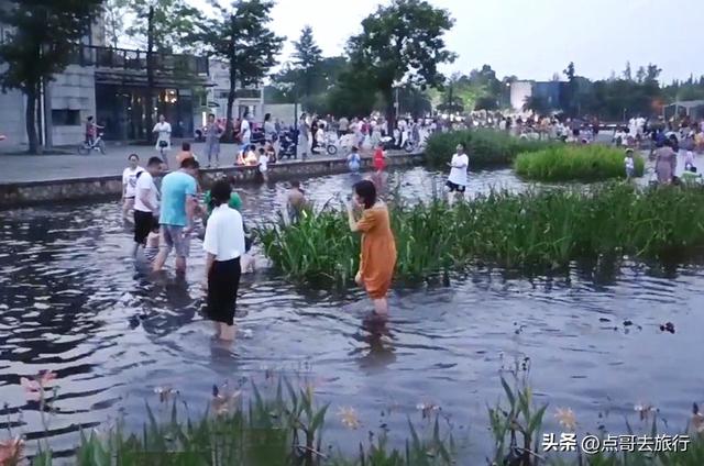 成都市区5大耍水公园，超级清净，还有沙滩，公共交通可直达！